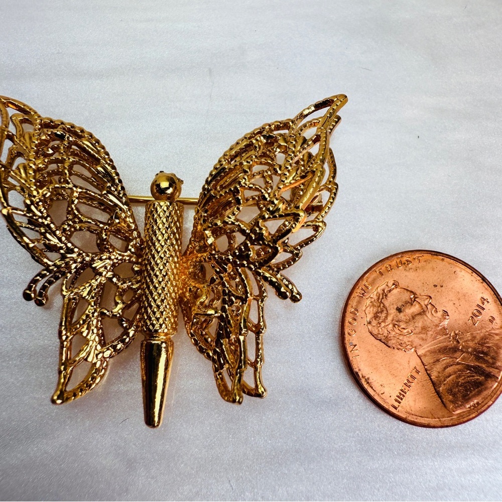 Vintage Monet Goldtone 3-D wired Butterfly Brooch - Picture 6 of 7